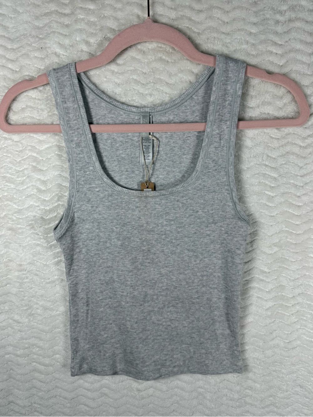 SKIMS Ribbed Scoop Tank Top - Light Gray. So awesome and cute 🥰